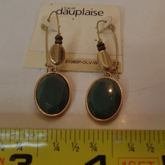 Carol Dauplaise NEW Ear Rings On Card Green Faux Stones Goldtone Hardware - Picture 6 of 7